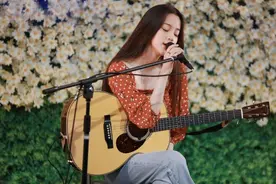 欧阳娜娜真的美，“可盐可甜”的穿搭，成为00后的穿搭教科书图片