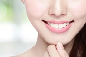 刷牙太用力竟然会把牙给刷破？图片