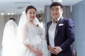 蹦床公主何雯娜挺大肚试婚纱胖出幸福肥，头戴皇冠被老公宠成公主图片