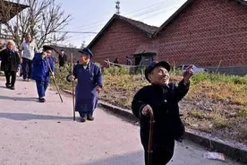 中国唯一“矮人村”：五六岁就停止生长，多数人不超过80厘米图片