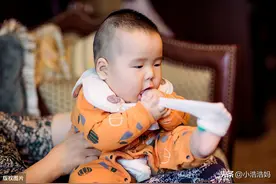 宝宝什么东西都往嘴巴里塞，打手能长记性？这样做对宝宝害而不利图片