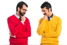 两个兄弟一般大，经常见面难说话，遇到一起就顶嘴（打一生活物）图片