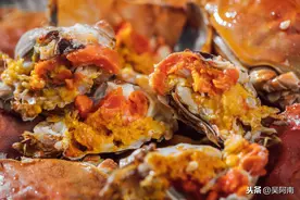 大闸蟹原汁原味的做法-盐焗大闸蟹，不用什么调味品，照样很好吃图片