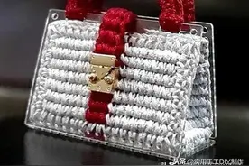 「针织作品」在塑料洞眼板上编包包，原来效果可以这么好图片