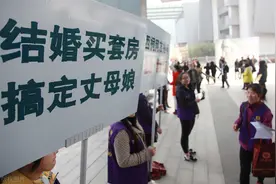 丈母娘拆迁分4套房，分给女婿一套，女婿住进去半年后结束了婚姻图片