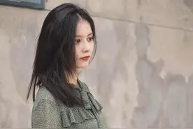 小说：停车场突然停电我怕黑，男神牵我的手十指相扣，别放开了图片