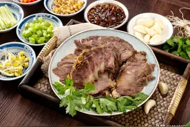 五香牛肉做法：1斤牛肉，3碗清水，出锅后，牛肉入味，不腥不柴图片