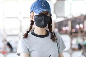 街拍：吴昕穿灰T恤配黑短裙搭时尚短靴，尽显清爽可爱图片