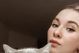 猫咪Prizrak的时装周图片