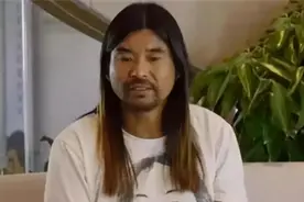 面筋哥：流浪10年，写了千首歌，惊艳韩红：唱歌再难也没生活难图片