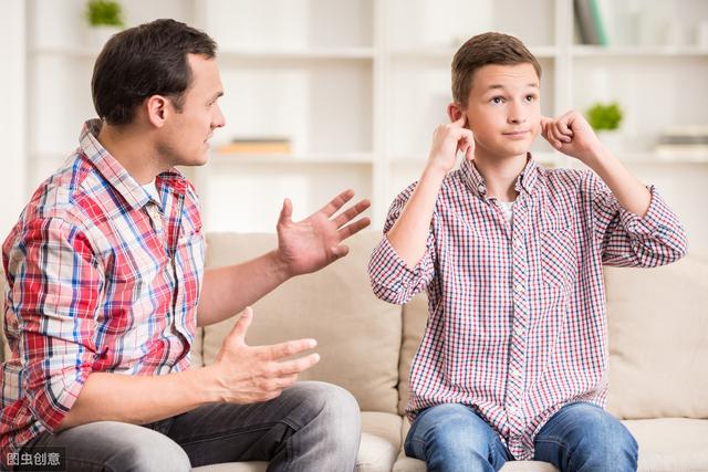 如果哪个小屁孩敢顶撞父母肯定会招来一顿痛骂甚至皮肉之苦
