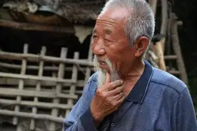 山西8旬老人痴迷易经45年，占风水宝地参悟天机，如今活成啥样？图片