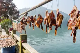 腊月里腊味飘香~广东腊肠甜，四川腊肠辣，哪个省的腊肠最好吃？图片