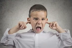 初一男孩游戏成瘾，彻底放弃学习，心理学家：这几种标签不能贴图片