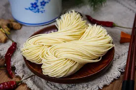 煮面条，你还在开水下锅煮？难怪煮的面不好吃，这才是正确煮法图片