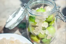 夏季用这5种水果泡酒，各有各的妙用，每天喝一点顺利过夏天图片