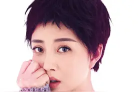 她才是真正的女土豪，今40岁却比30岁的小姐姐还美，颜值身材爆表图片