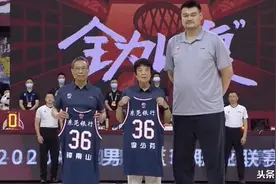 尊敬！威姆斯转身准备离开，看钟南山没走，恢复原位鞠躬鼓掌欢送图片