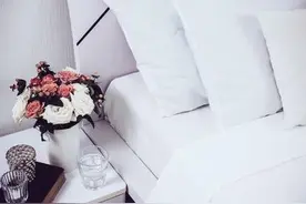 床单发黄有血渍，舍不得扔，清洗的时候，加上3样东西，干净抑菌图片