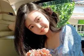 15岁北京宝藏女孩真会穿，长相甜美像混血儿，搭配风格百变时髦图片