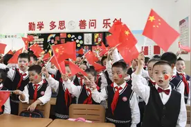 国庆节 诵读诗歌：读中国 作者：阿紫 诵读：周莹图片