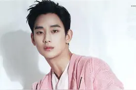 金秀贤最新杂志硬照，《ELLE》4月号内页，这成熟的男人有点妖娆图片