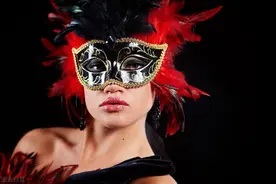 戴着不同的假面，演着不同的角色，却有着相同的悲哀图片