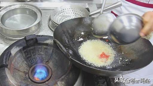 金针菇怎么做成凉菜？大厨简单操作，特别下酒，几下就能做好