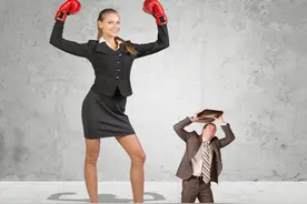 多年没联系的同事突然告诉你，他一个月收入四、五万，是啥意思？图片