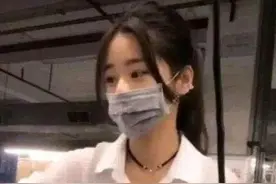 戴上口罩后变好看了！为什么？因为“牙齿”被遮住了啊，哈哈图片