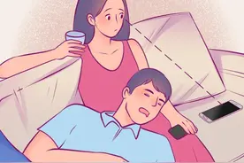 请女生们不要随便看男友手机！（漫画）图片