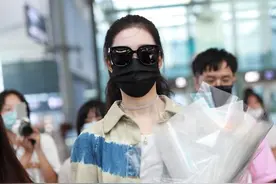 徐艺洋亮相北京，肤白貌美清丽脱俗，一举一动优雅婀娜又酷又美图片