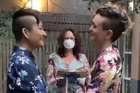 疫情之下澳大利亚举办特别婚礼 5人参加全副武装图片