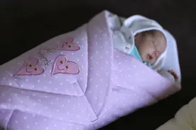 有种冷叫奶奶觉得你冷！孩子穿戴过多真的没有问题吗？图片
