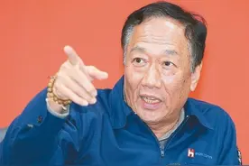 郭台铭：靠老婆发家，二婚娶小24岁娇妻，曾和刘嘉玲、林志玲有情图片