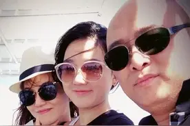 孟非婚姻曝光：妻子漂亮令鲁豫称赞，女儿清秀被郭德纲认儿媳图片