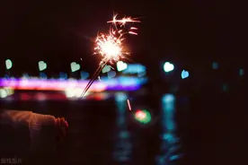 烟花易冷  一吻难忘图片