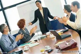 关于职场规划，走上管理岗就走上人生巅峰了吗？先考虑这些因素图片
