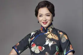 金星勒出赘肉也不怕，旗袍这样穿才更显瘦，五六十岁女人值得学习图片