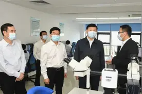 王小东：慎终如始抓好秋冬季节常态化疫情防控图片