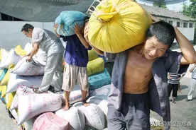 为了完成提留任务，乡党委书记喝了“十八蛋”的酒图片