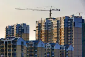 中梁地产蒙自拿地，溢价86%楼面价高达3258元，会卖多少？图片