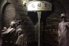 他是张学良的保镖，后来成为香港首富，赌王何鸿燊见了他都得跪拜图片