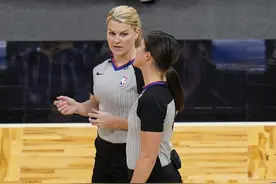 NBA首次由两位女裁判执法，CBA多学着点图片