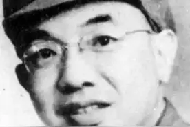 老母亲千里迢迢去看高官儿子，儿子只送给母亲一条旧棉裤图片