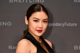 乐基儿胖大了！穿挂脖裙肩膀壮硕麒麟臂抢镜，大肚子像怀孕五个月图片