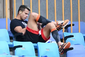 乔纳森因为伤病离开一线队，他还有机会明年回泰达报名图片