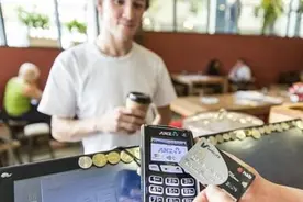 政府发放补贴改善消费状况 澳大利亚人消费渐恢复正常图片