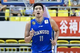 帅气的脸庞下是进取的心，要成为一流中锋，吴冠希还要提高什么？图片