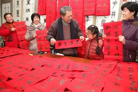 迎新年，贴春联。贴春联的最佳时间，是什么时候？图片